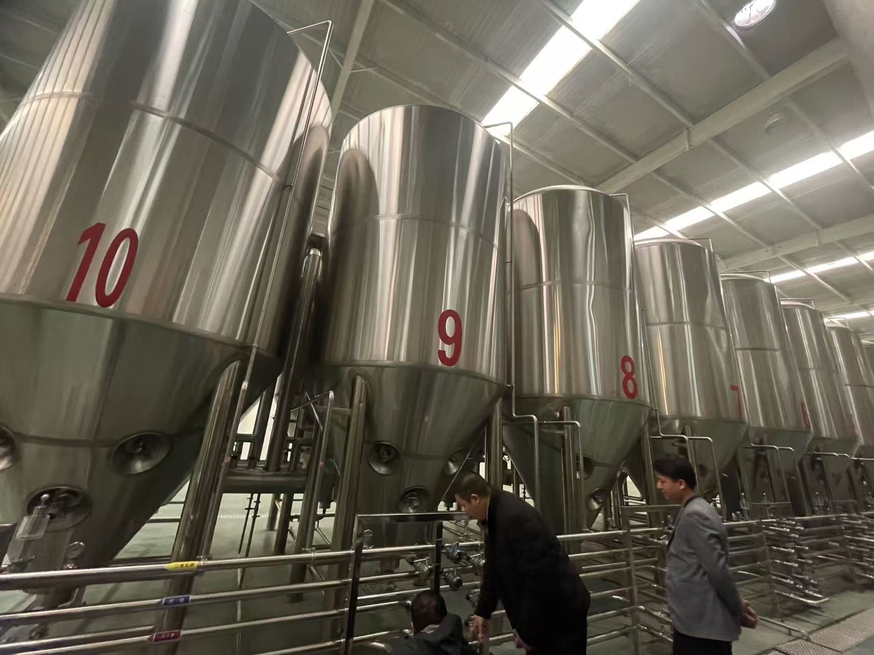 佛罗镇精酿啤酒设备厂—平面布置、设备设计、制造、调试、培训等一条龙服务